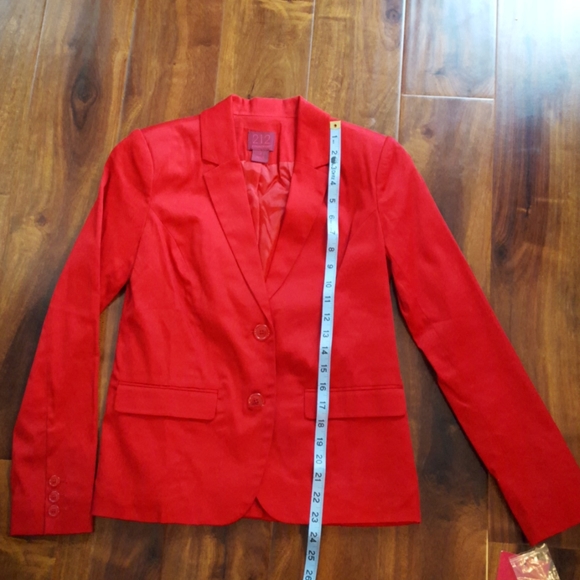 🔥Clearance🔥 New red blazer with 2 button front - Picture 10 of 13